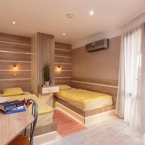 Zimmer mit zwei Einzelbetten
